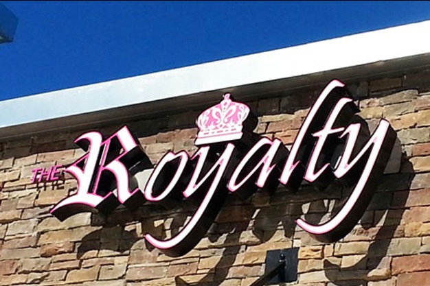 Picture of nail salon sign.